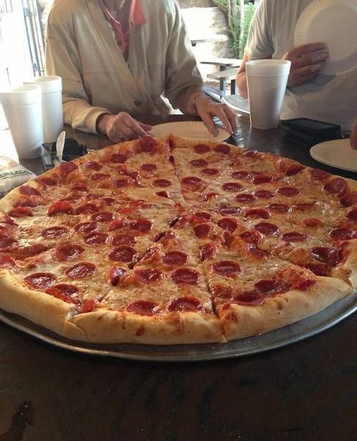 pepperoni pizza 02.jpg